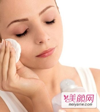 如何使用卸妆油卸眼妆 教你眼部的卸妆方法